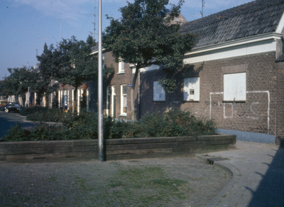 21086 Gezicht op de voorgevels van de panden Bollenhofsestraat 208-hoger te Utrecht.